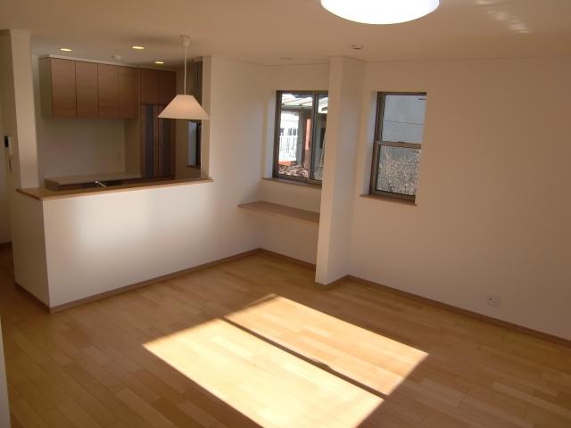 Same specifications photos (living). We look at the living room from the south. Day Sansan!