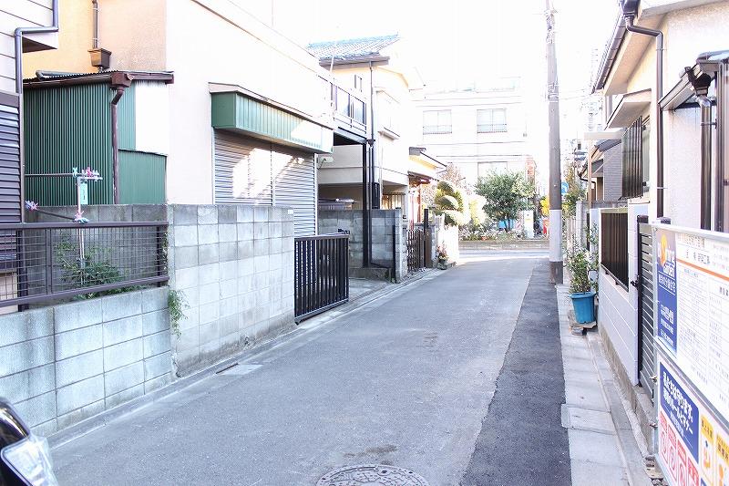 Local photos, including front road. Local (12 May 2013) Shooting