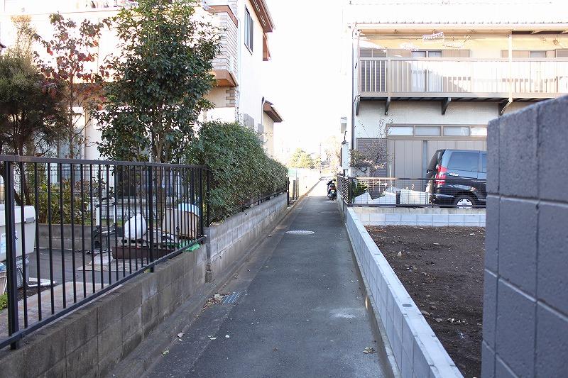 Local photos, including front road. Local (12 May 2013) Shooting