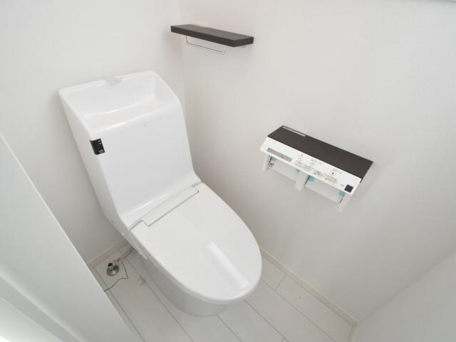 Toilet. Nerima Takamatsu 1-chome 1 Building toilet