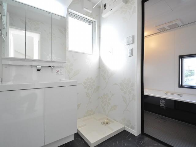 Wash basin, toilet. Nerima Takamatsu 1-chome 1 Building Washroom