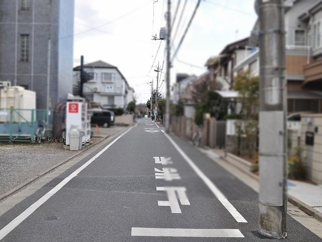 Local photos, including front road. Contact road situation