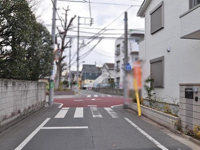 Local photos, including front road. Contact road situation