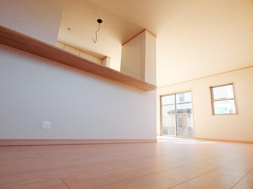 Living. - There are openings in the south bright LDK-  [Building 2] 