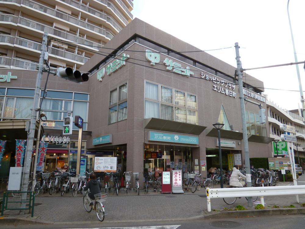 Supermarket. It is a super in the 340m Station to Summit. There is a convenient location for shopping your way home from work