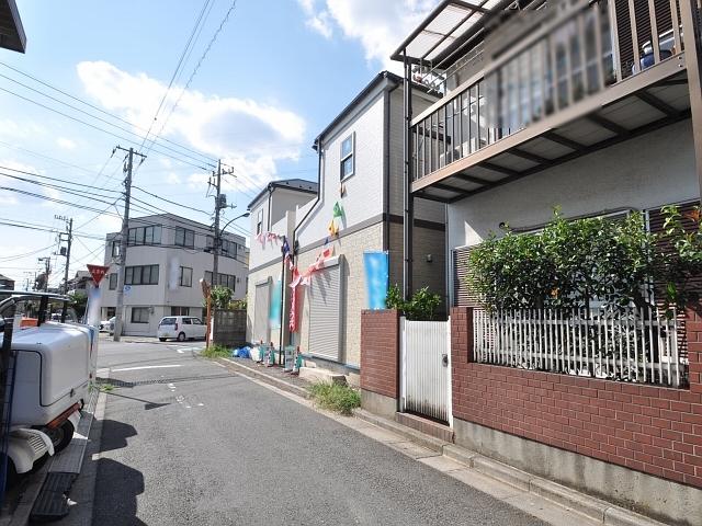 Local photos, including front road. Contact road situation (at the time of construction)