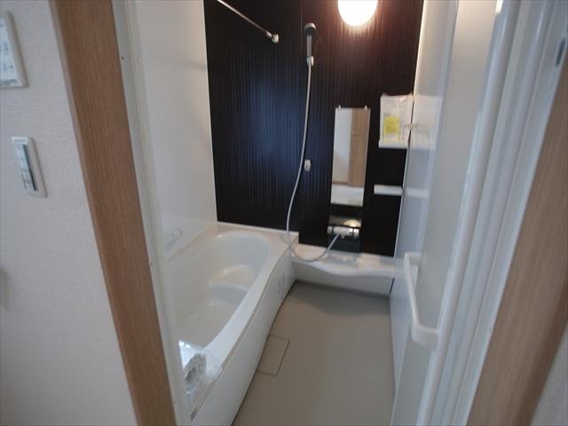 Bathroom. <1 Building>