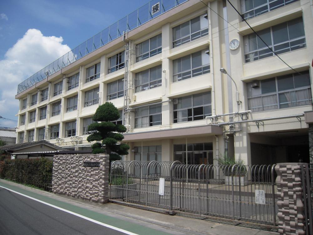 Junior high school. Up to about 548m Tanihara junior high school until Nerima Tanihara Junior High School 240m