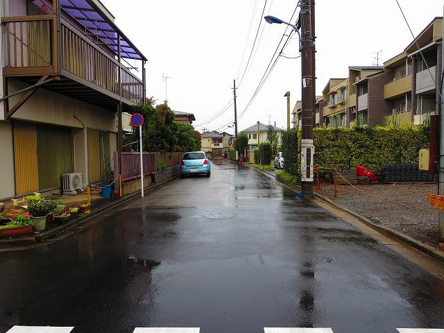 Local photos, including front road. Local shooting