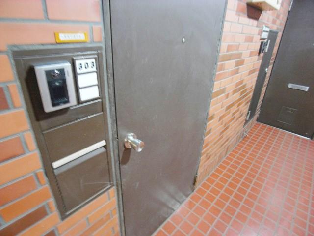 Other common areas. Sharing unit Entrance