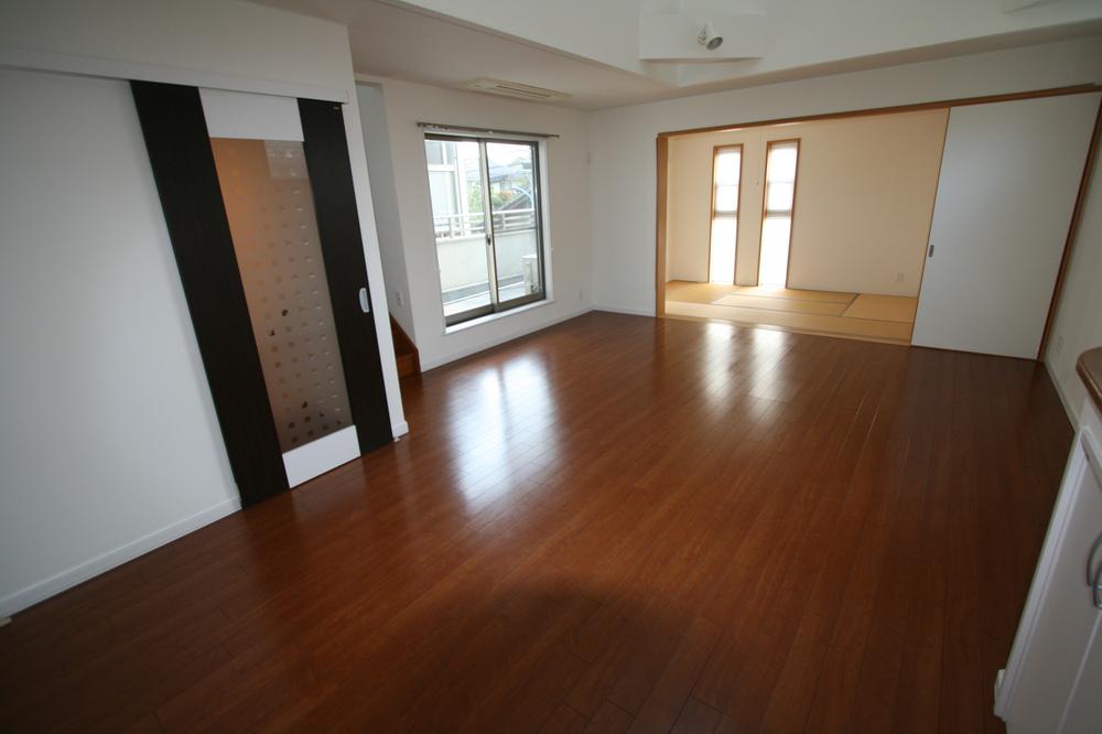 Same specifications photos (living). Same specifications