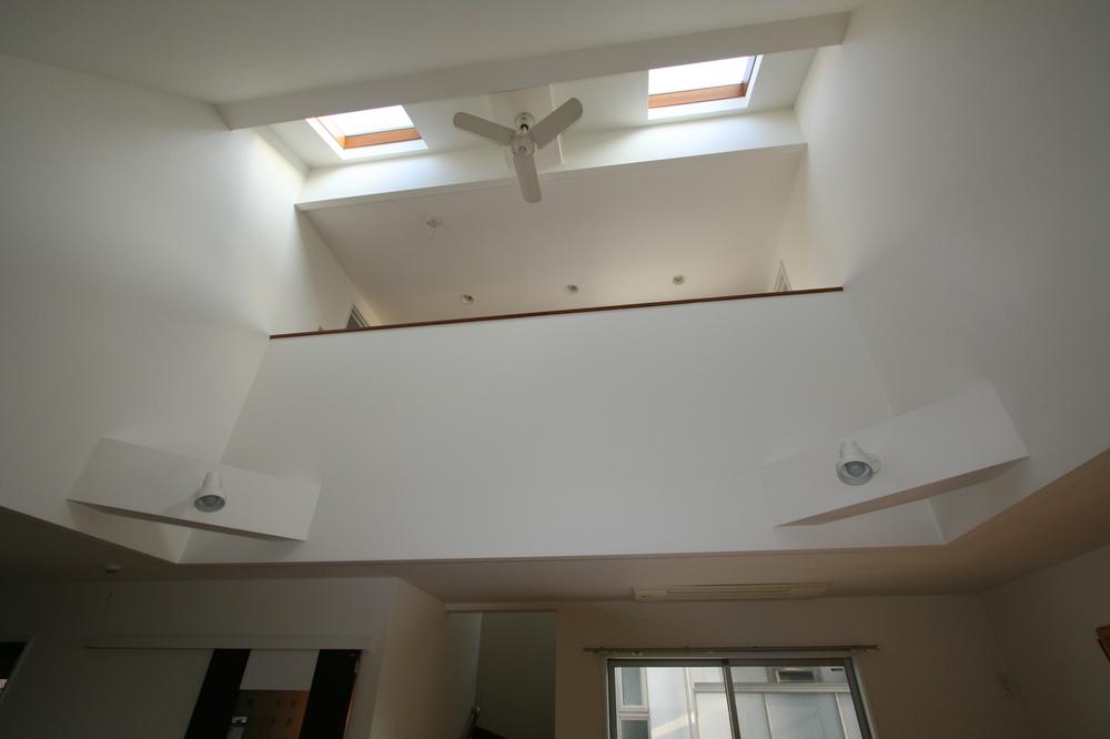 Same specifications photos (Other introspection). Same specifications (blow-part)