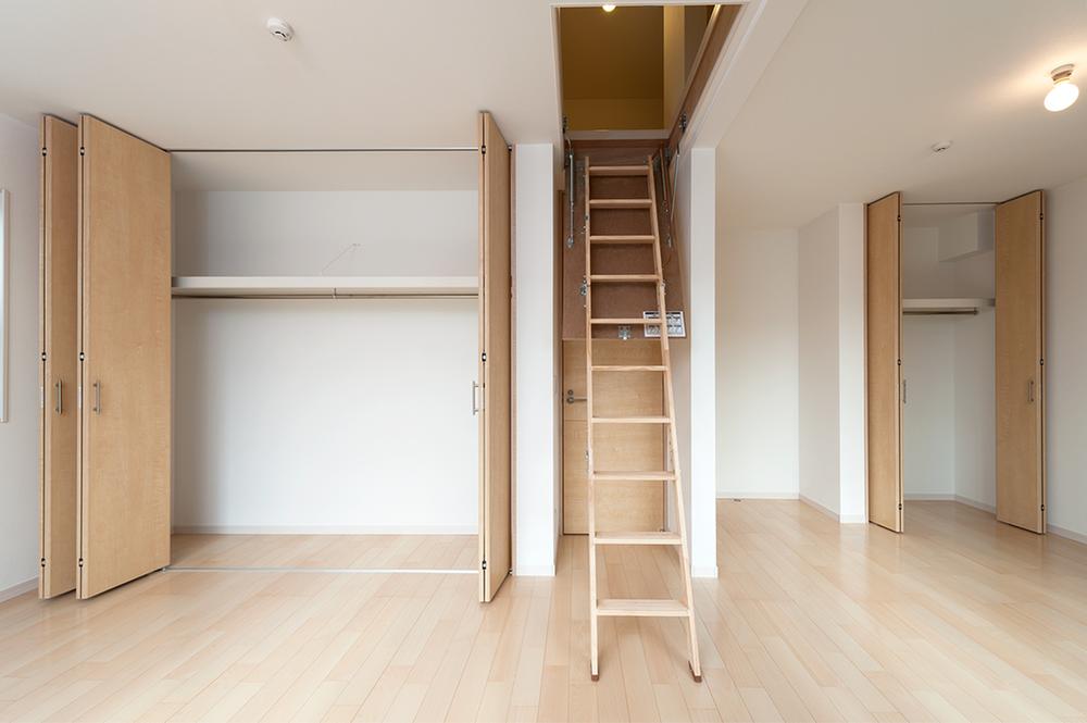 Receipt. Placed together housed possible usability and free layout. (local / December 2013 shooting)