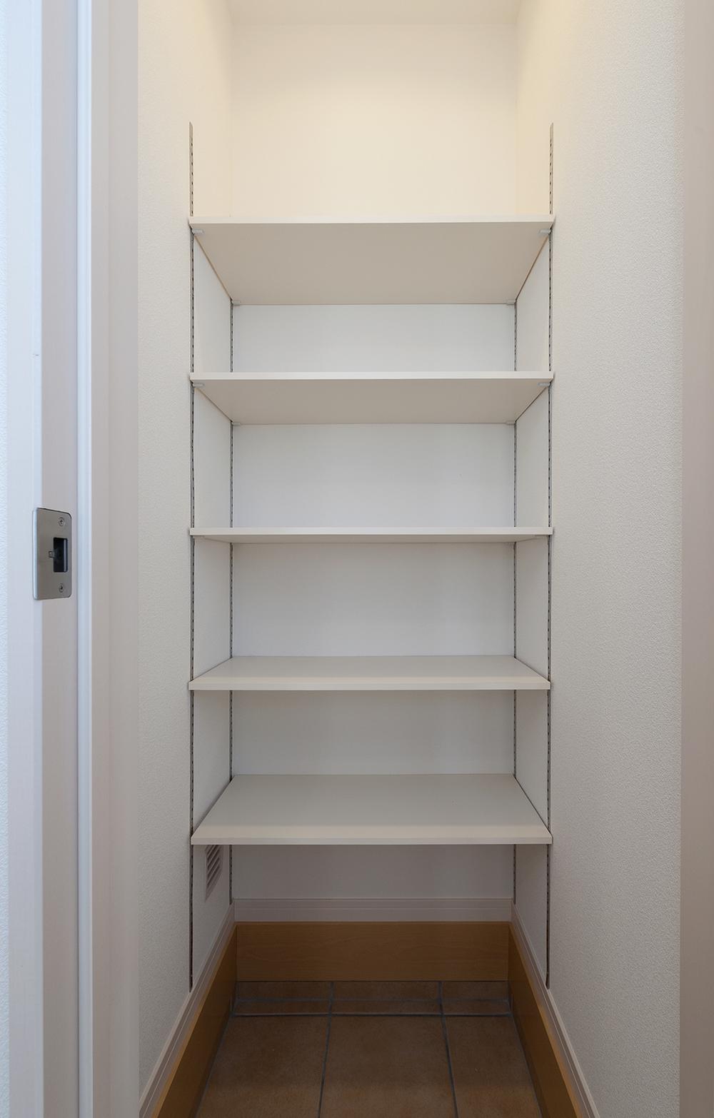 Receipt. Shoes-in closet (local / December 2013 shooting)