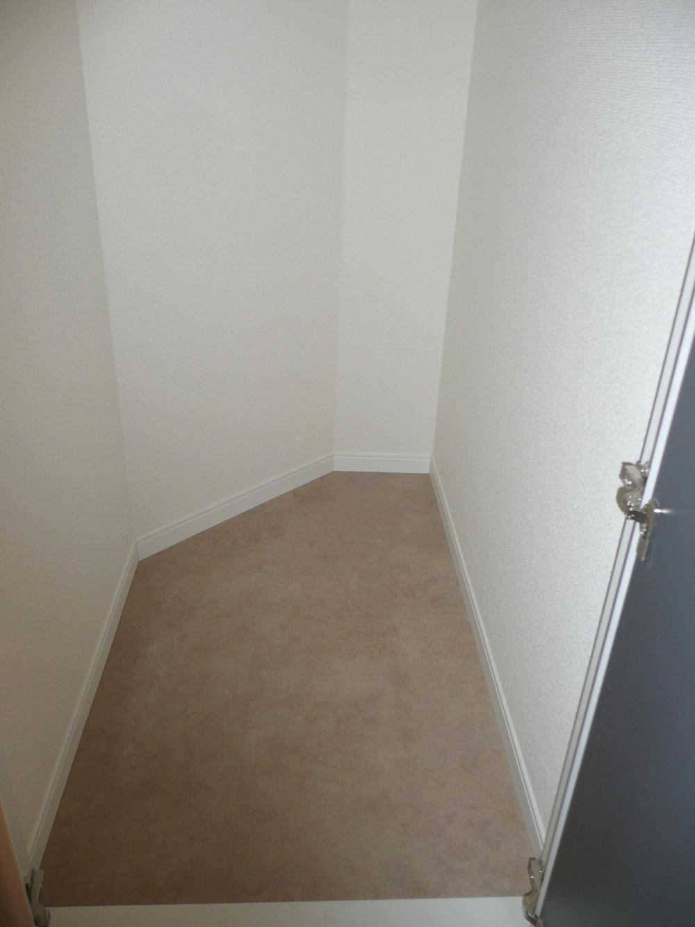 Receipt. Entrance storage