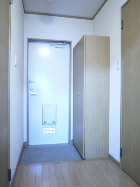 Entrance. Entrance space!