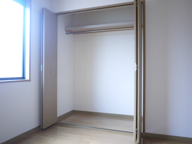 Receipt. There are many closet!