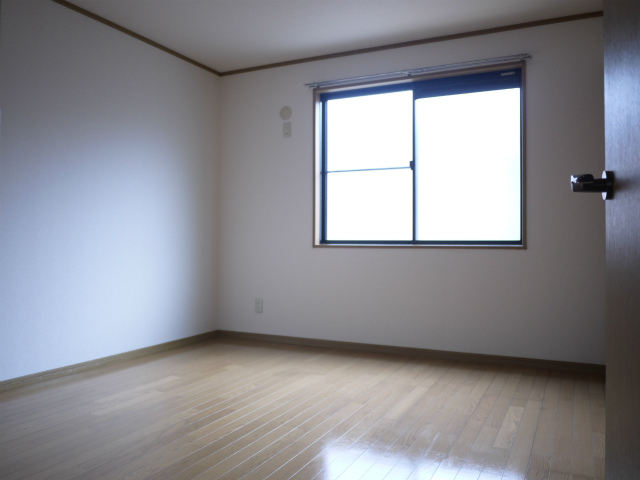 Living and room. Western-style 6.8 Pledge!