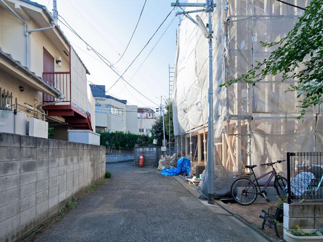 Local photos, including front road. Local (11 May 2013) Shooting