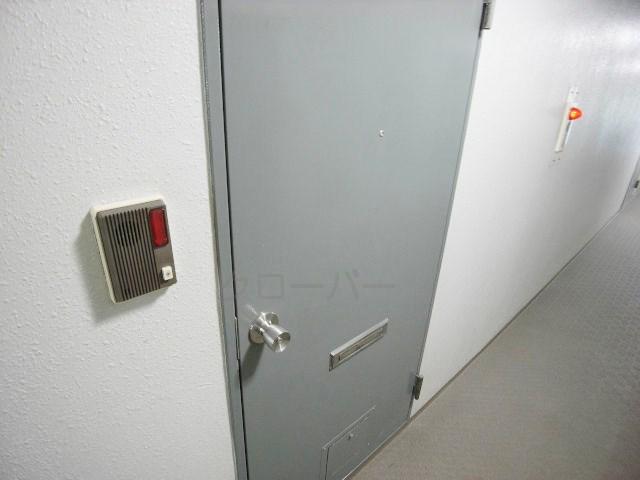 Other common areas. Sharing unit Entrance