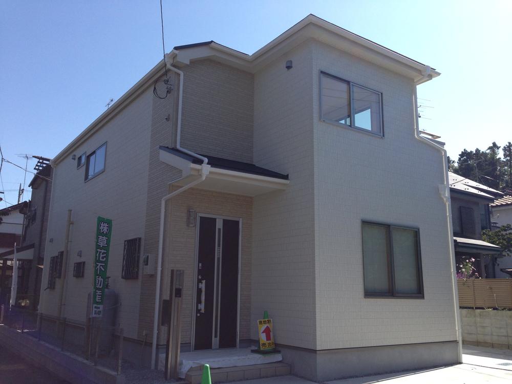 Local appearance photo. Local (10 May 2013) Shooting Northwest corner lot! It is a quiet residential area! 