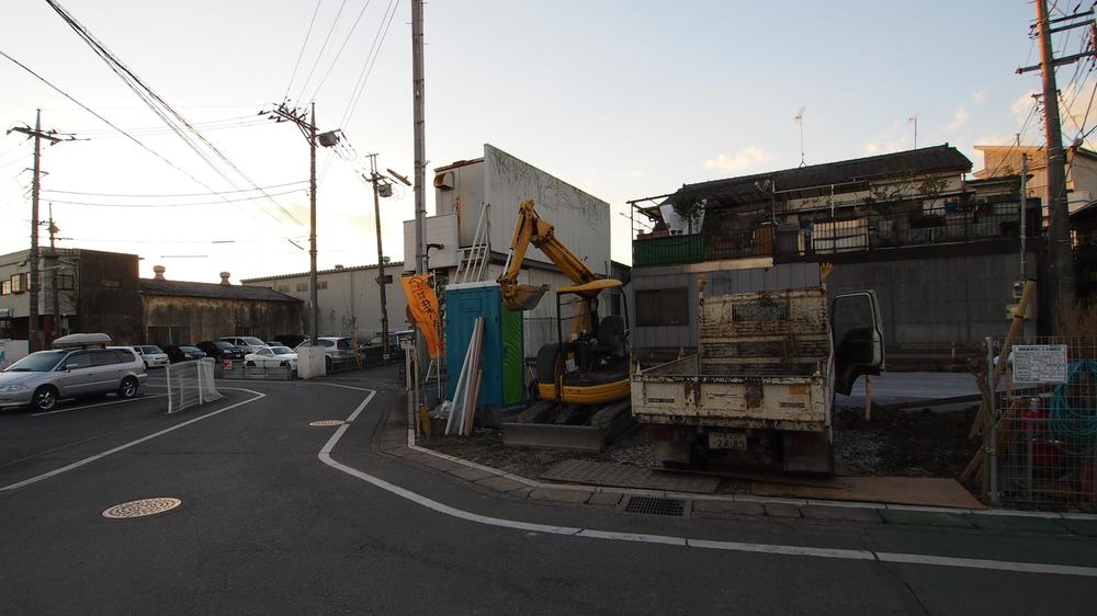 Local photos, including front road. Local (12 May 2013) Shooting