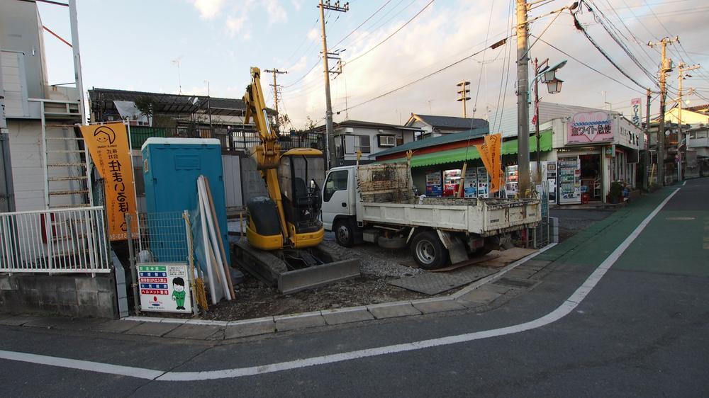 Local photos, including front road. Local (12 May 2013) Shooting
