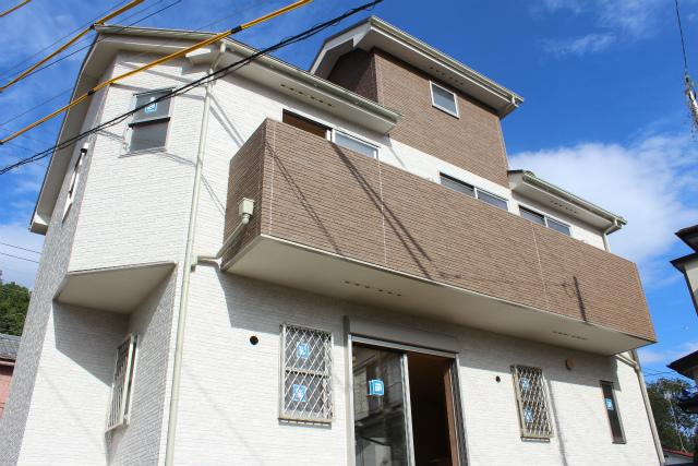 Local appearance photo. Local (10 May 2013) Shooting