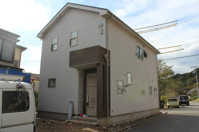 Local photos, including front road. Local (10 May 2013) Shooting