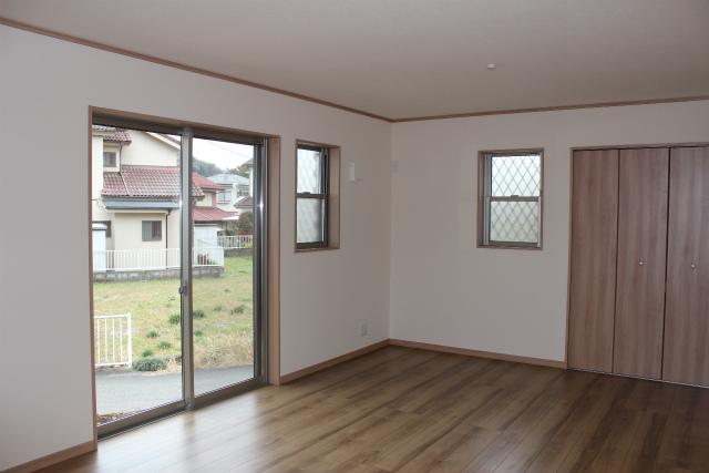 Living. Local (11 May 2013) Shooting