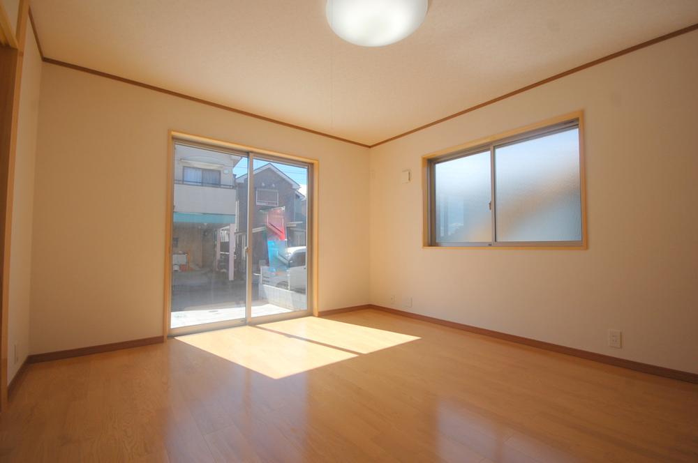 Same specifications photos (living). Example of construction