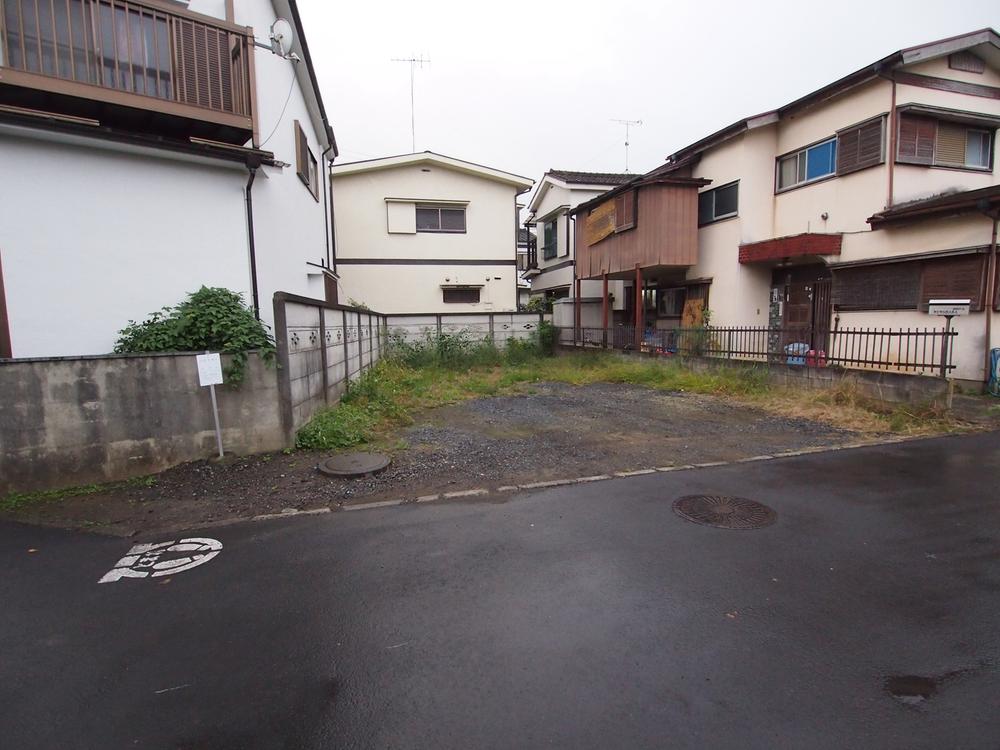 Local photos, including front road. Current state October shooting