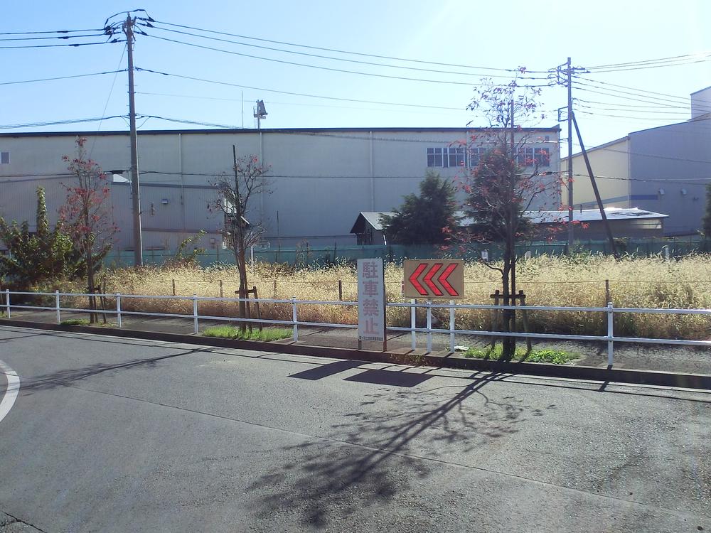 Local photos, including front road. Local (11 May 2013) Shooting