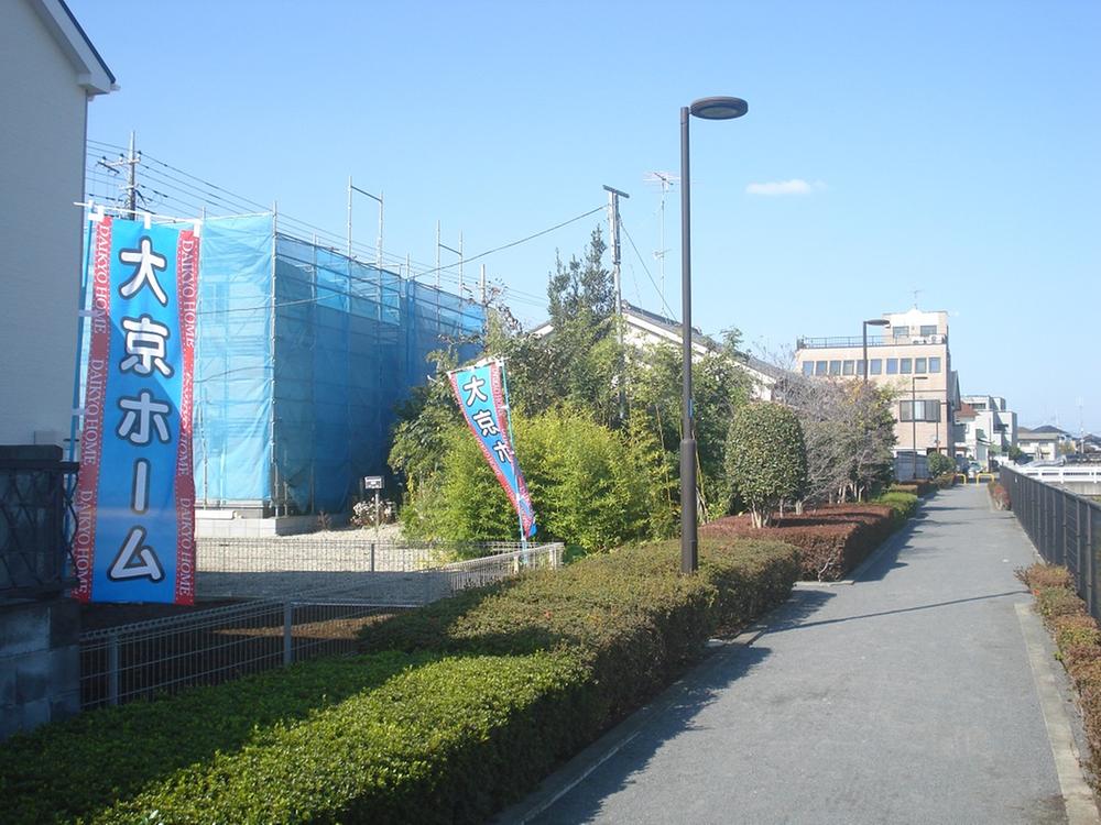 Local photos, including front road. 3 Building northeast side promenade