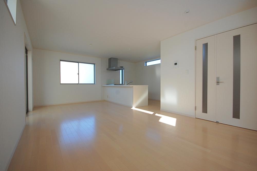 Same specifications photos (living). Example of construction