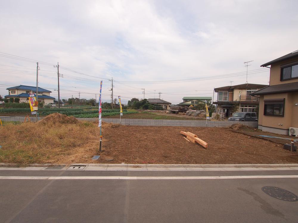 Local photos, including front road. Local (11 May 2013) Shooting