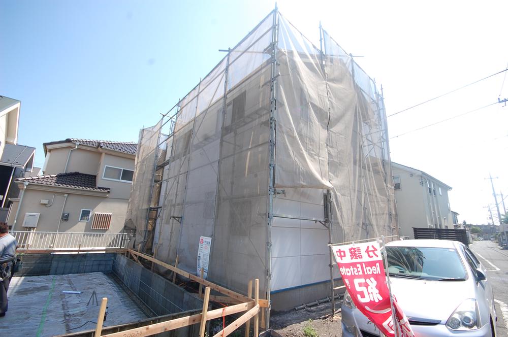 Local photos, including front road. Local shooting