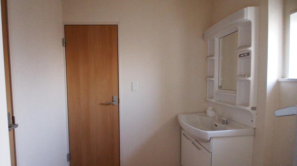 Wash basin, toilet. Indoor (11 May 2013) Shooting