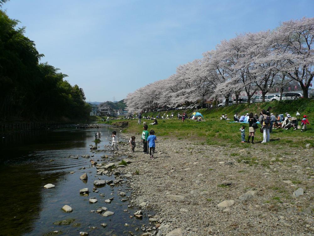 Streets around. Hiraigawa Trout fishing in the 500m Hiraigawa to trout fishing is a popular spot. Why not try to go all means lovers fishing. 