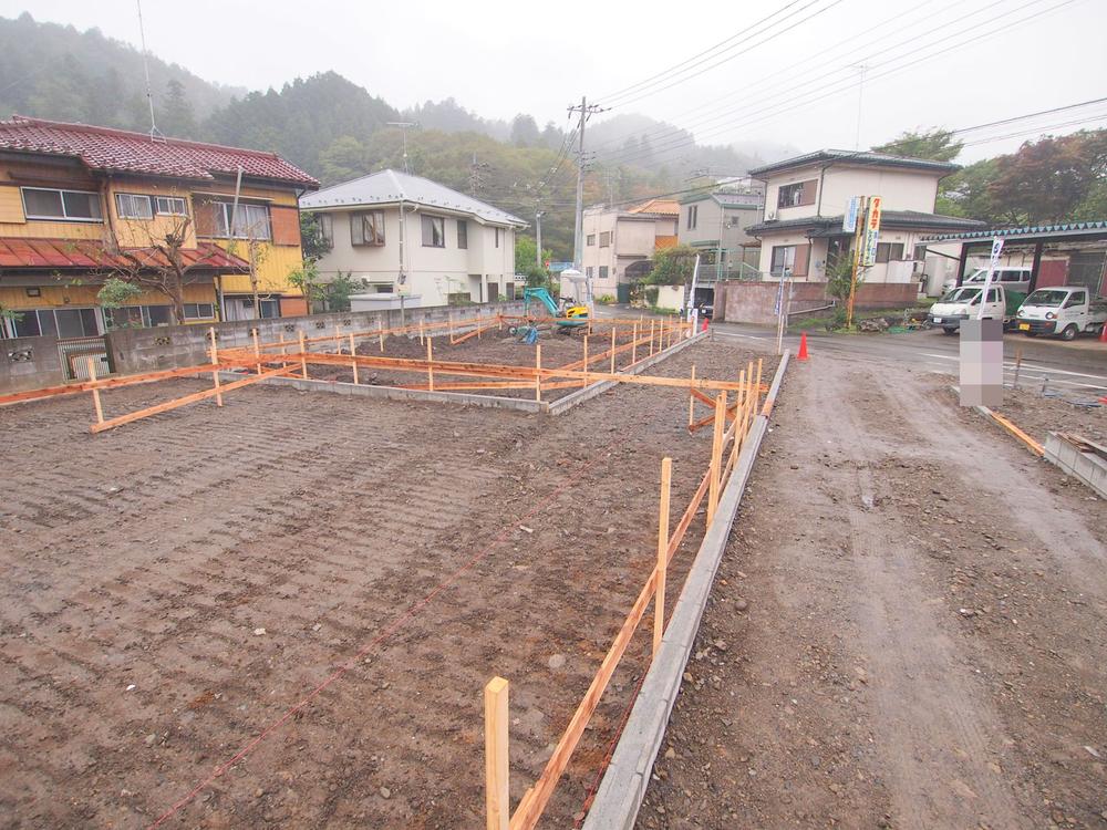 Local photos, including front road. Local (10 May 2013) Shooting