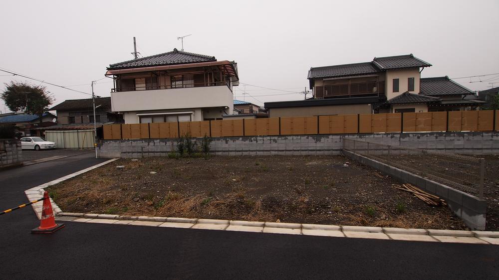 Local photos, including front road. Local (11 May 2013) Shooting