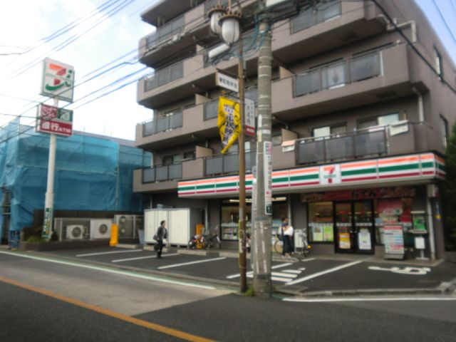 Convenience store. 140m to Seven-Eleven (convenience store)