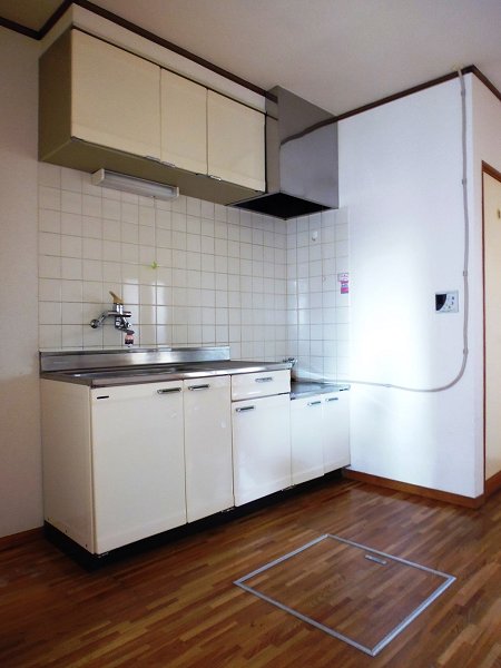 Kitchen.  ☆ It is a gas stove with the property. 