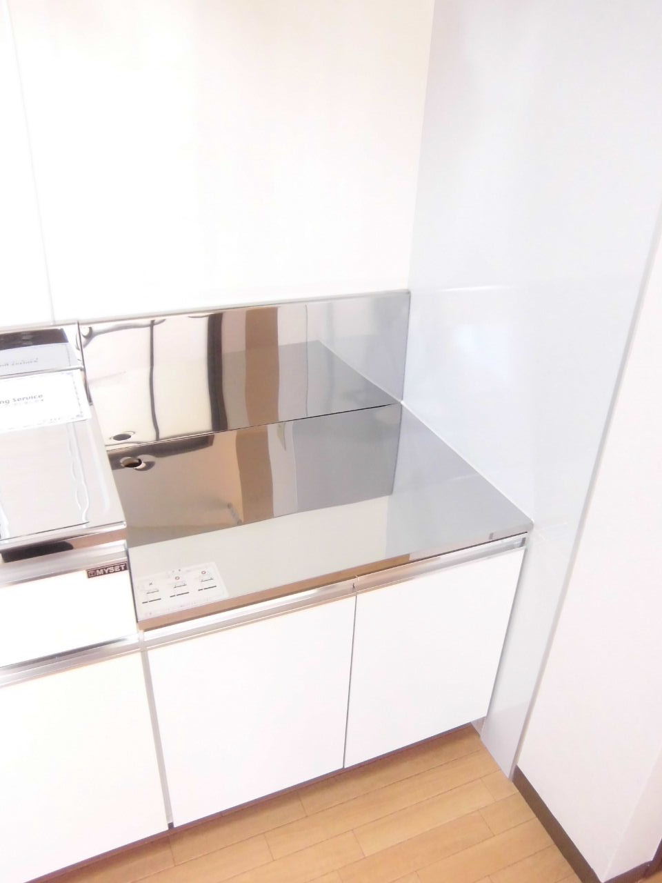 Kitchen. Gas K2-neck installation Allowed! 