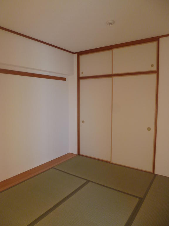 Receipt. Relaxing Japanese-style room Storage lot