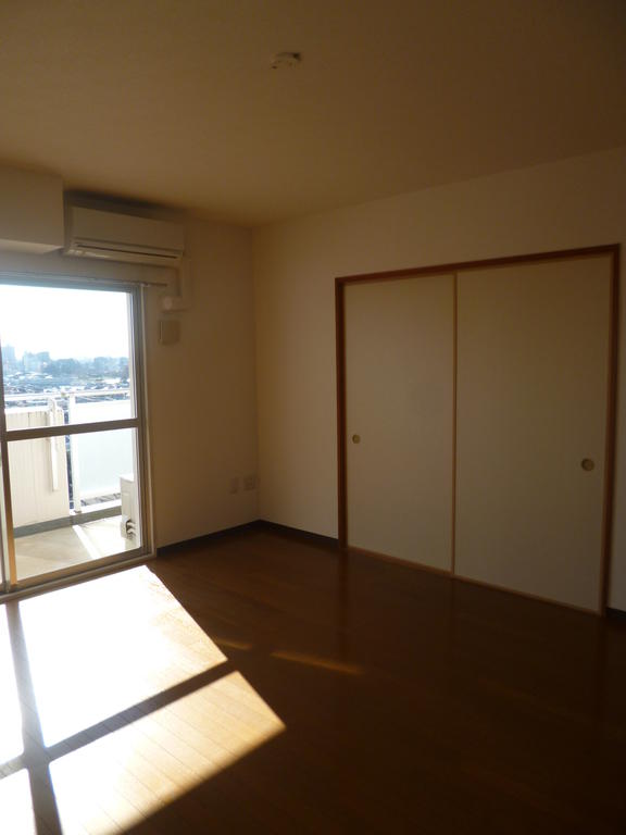 Living and room. Air conditioning one Installed