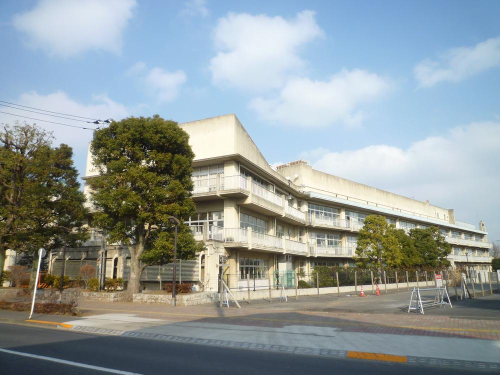 Junior high school. West Tokyo City Akiraho until junior high school 640m