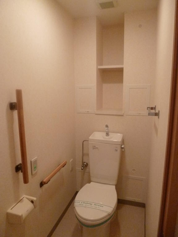 Toilet. toilet shelf ・ With handrail