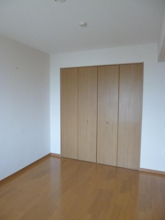 Other room space. North Western-style Large storage space