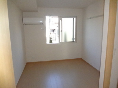 Living and room. ◆ North Western-style 5.5 Pledge ◆